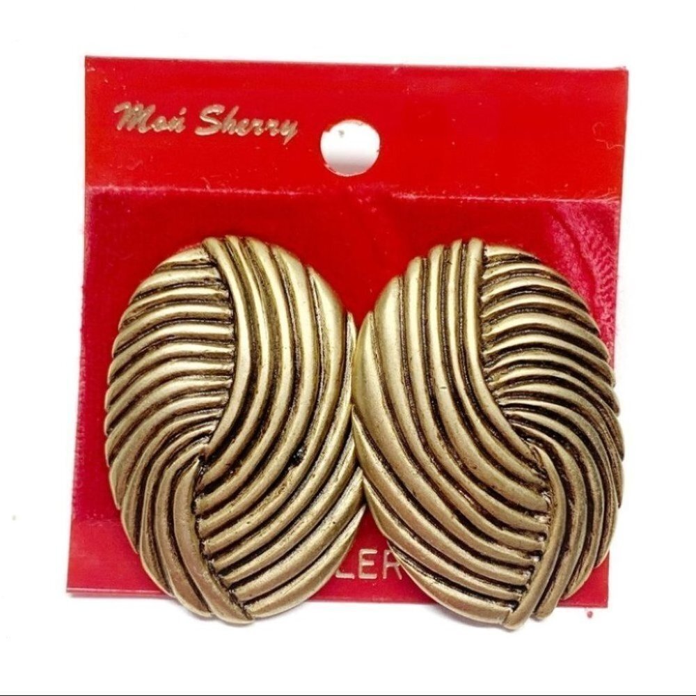 •- Mon Sherry Vintage Gold Earrings Textured Z77
